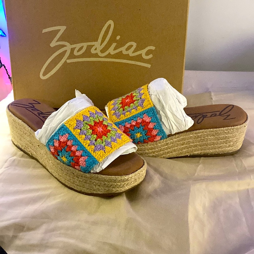 NIB SZ 9.5 Wedge slip on